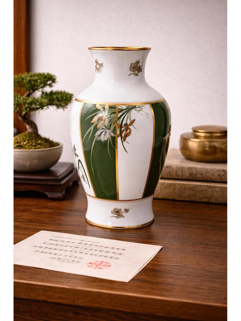 Vintage Rare and Limited Vase of the Noble Orchid Franklin Mint 1978